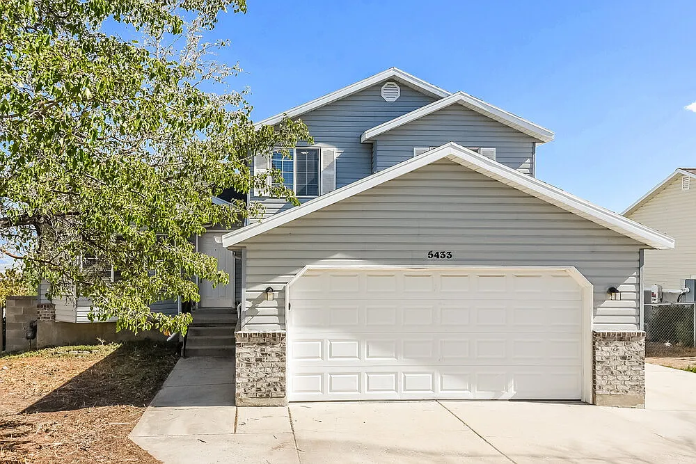 3 bed, 3.0 bath, 2149 sqft, $3,110 — Photo 1