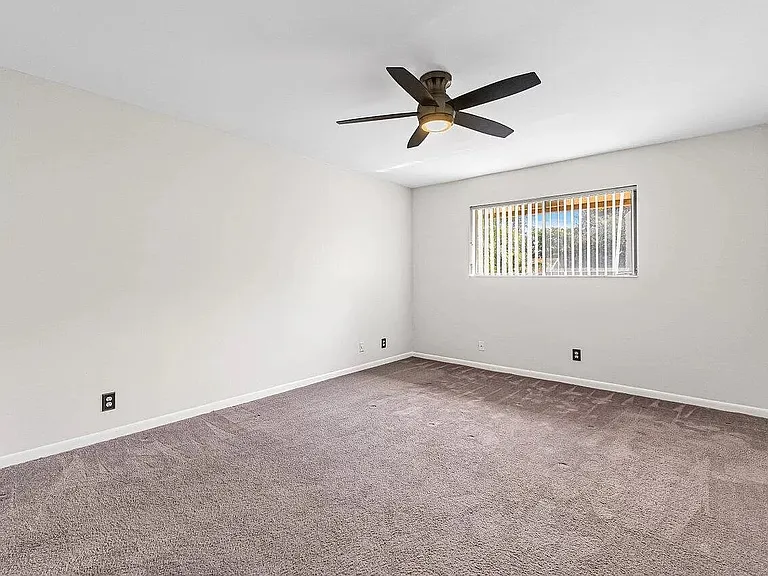 1689 NW 4th Ave — Photo 9