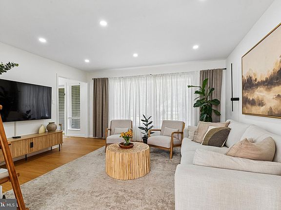 4th image of 10332 Tito Ct