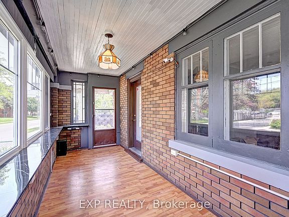 4th image of 147 Courtland Ave E