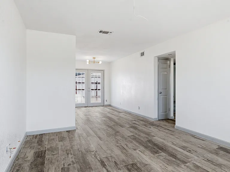 4705 Shadylane Dr #B — Photo 2