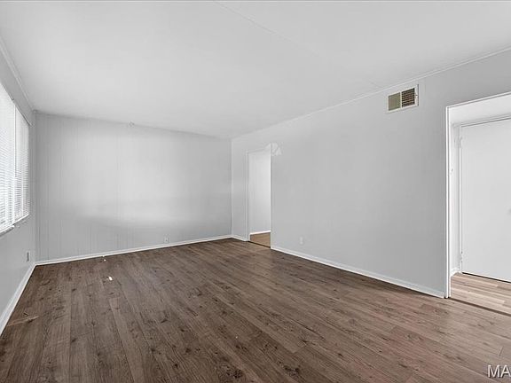 3rd image of 1150 Lilac Dr