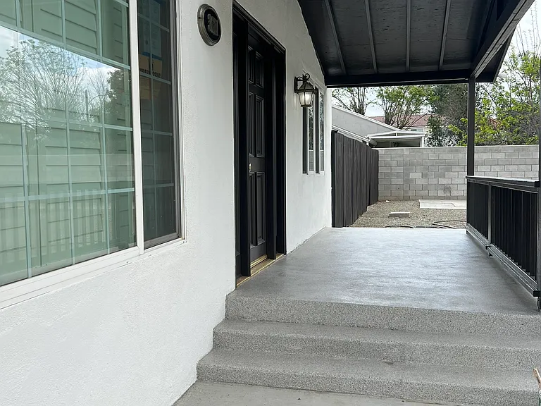 Nye Ave — Photo 3