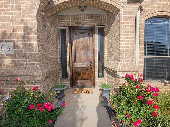 2nd image of 1016 Bell Oak Dr