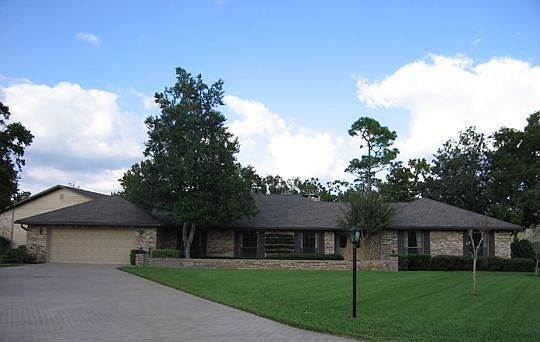 Home with Hangar