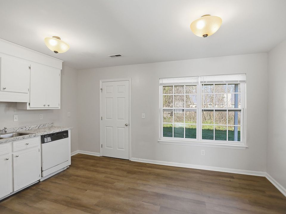 1st image of 4044 Cedars Pkwy #B