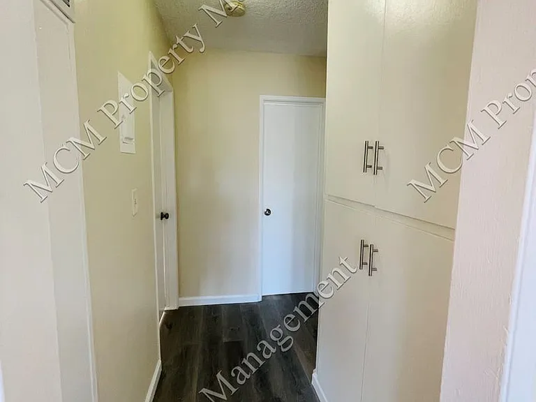 6051 Romaine St — Photo 14