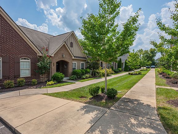 2nd image of 2058 Moultrie Cir