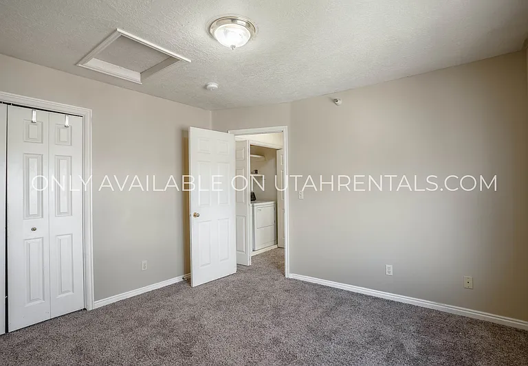 166 N 400 W #21 — Photo 14