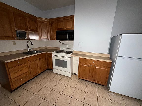 3rd image of 243 Liberty Ave #1L