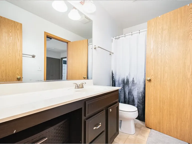 4022 Oak Tree Ln — Photo 9