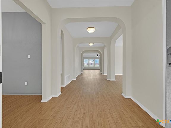 5th image of 640 Bella Vista Cir
