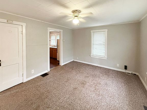 3rd image of 625 N Earl Ave