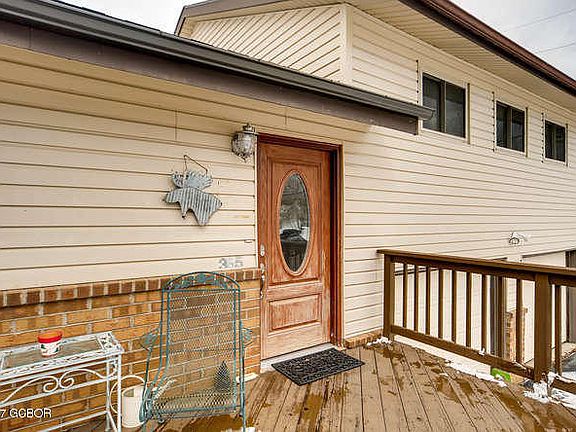 3rd image of 355 Garnet Ln