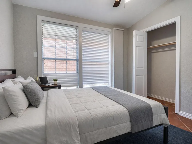Glengreen Dr — Photo 1