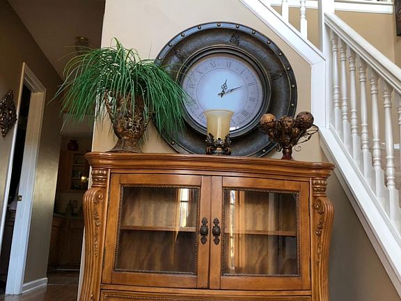 Two-story foyer