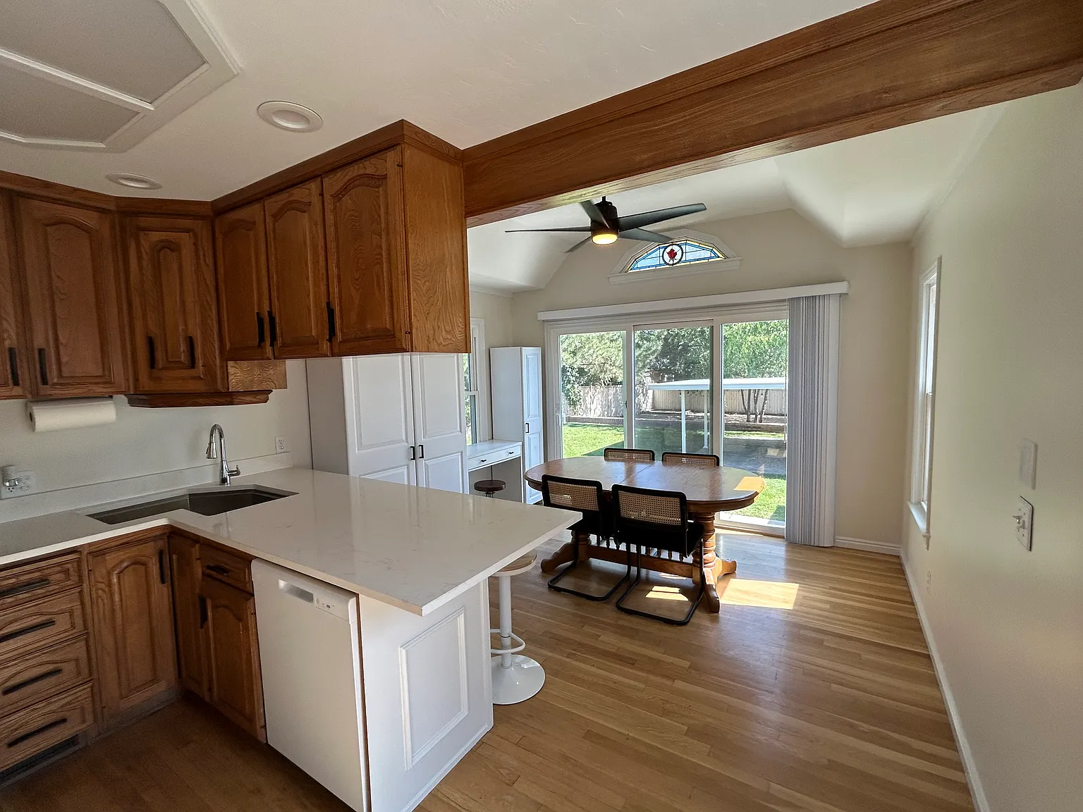 2048 E Sunnyside Ave — Photo 3