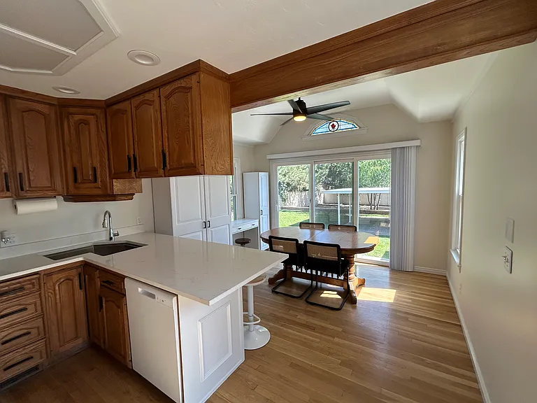 2048 E Sunnyside Ave — Photo 3