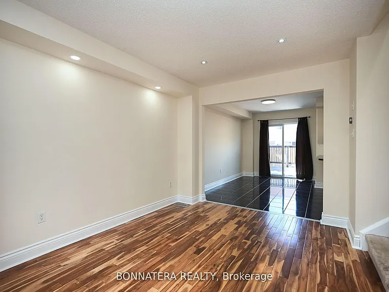 409 Hobbs Cres — Photo 8