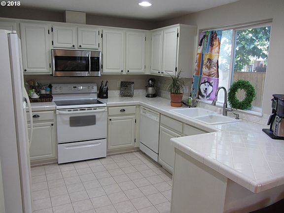 4th image of 1604 SE 178th Pl