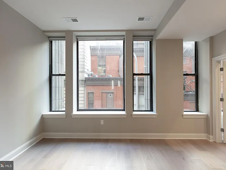 1411-6 Walnut St #211 — Photo 10