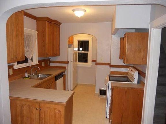 4th image of 3828 S Park Ave