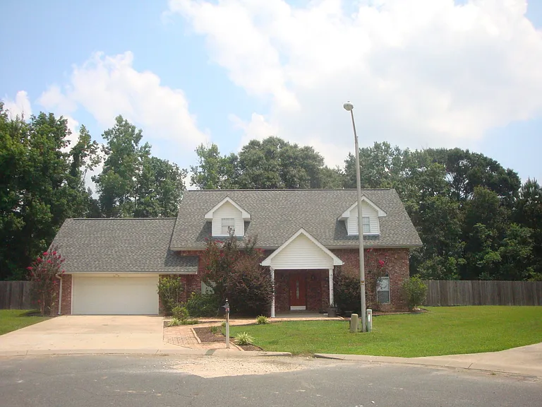 170 Zoe Dr — Photo 1