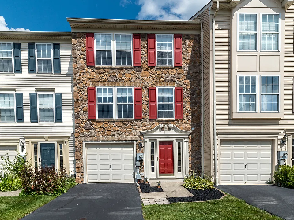 607 Village Ct