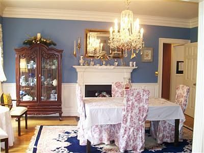 Formal Dining Room w/ Adjoining Buttler's Pantry