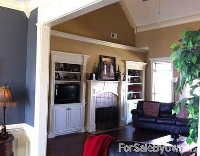 View of great room from dining room : The great room, kitchen, and both bedrooms downstairs have a g