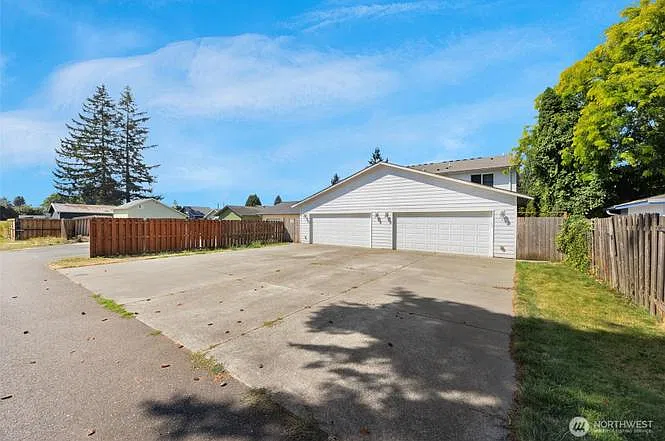 938 Quinn Ave — Photo 4