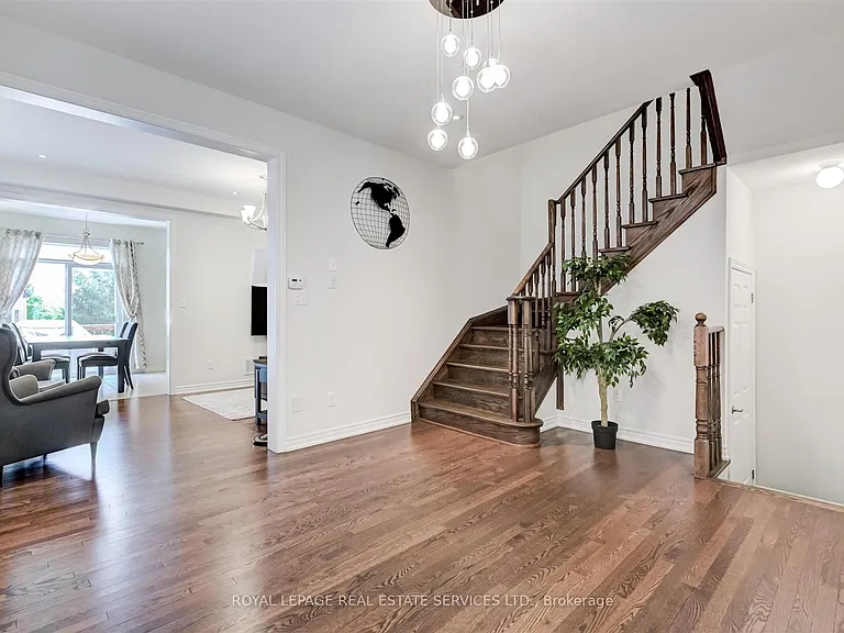 27 Erinview Ter — Photo 2