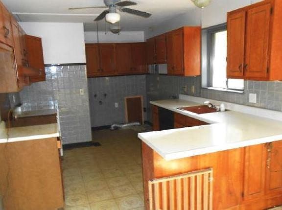 4th image of 1230 Thorndale St