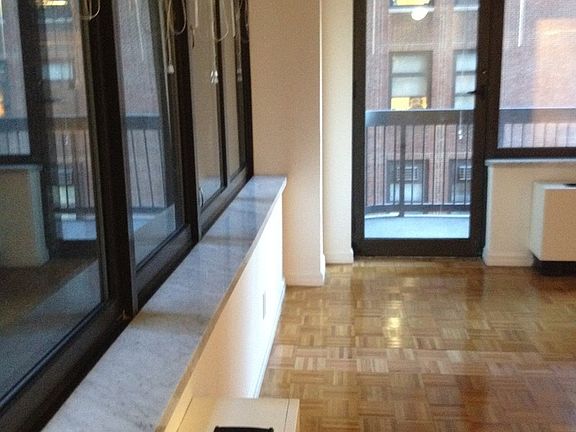 4th image of 235 W 56th St APT 15R
