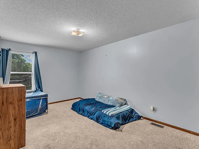 7425 SW 27th St — Photo 13