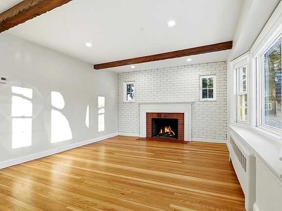 4th image of 16 Sunnyfield Rd