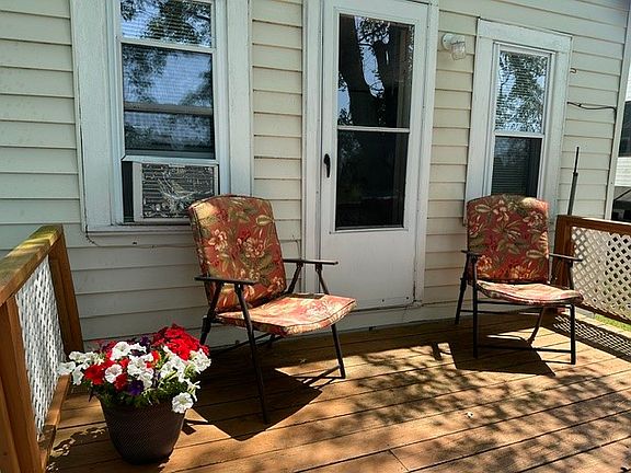 3rd image of 12 Ross Park Dr