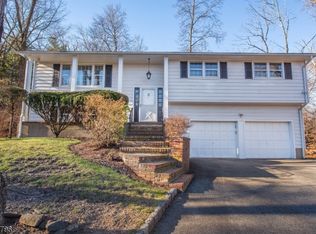 15 Hewlett Rd, Towaco, NJ 07082