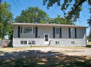 304 W Greenwood St, Thayer, KS 66776