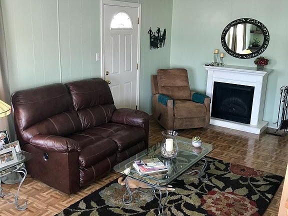 3rd image of 154 La Plaza Way