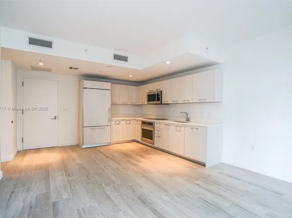 55 SW 9th St Unit 1407, Miami, FL 33129