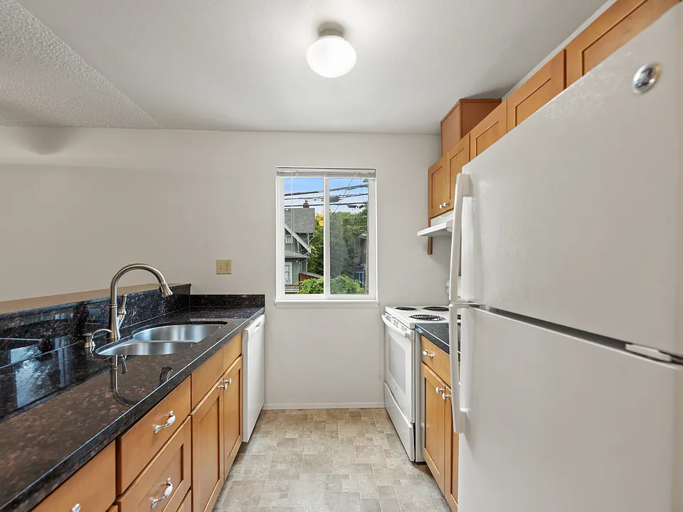 5240 15th Ave NE #302