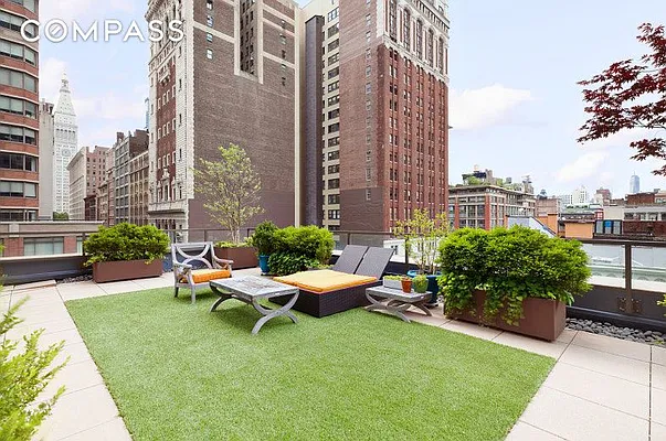 Sold by Compass | media 25