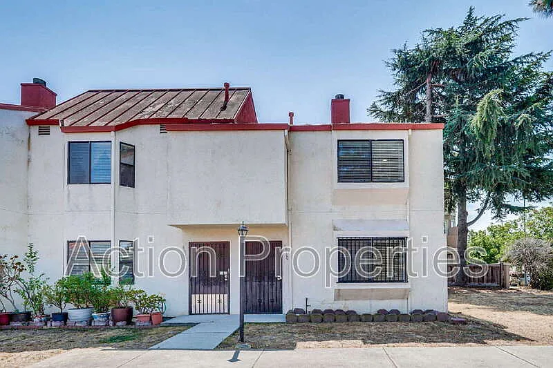 2 bed, 1.0 bath, 1033 sqft, $2,995 — Photo 1