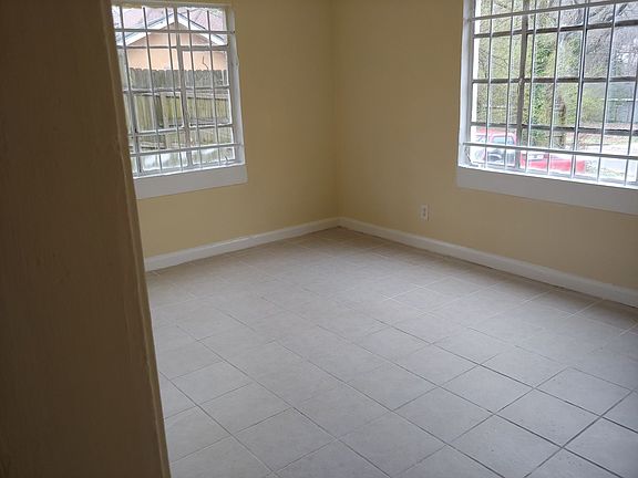 4th image of 3272 College St APT B