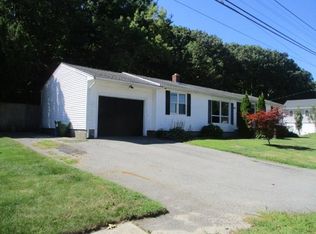 100 Mockingbird Dr, Cranston, RI 02920
