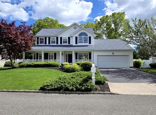 52 Summerfield Dr, Holtsville, NY 11742