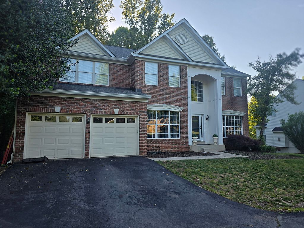 9201 Golf Ct - Property Image