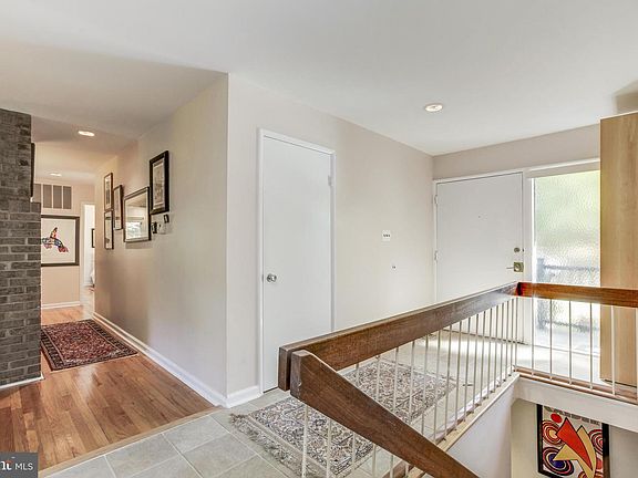 5th image of 14504 Melinda Ln
