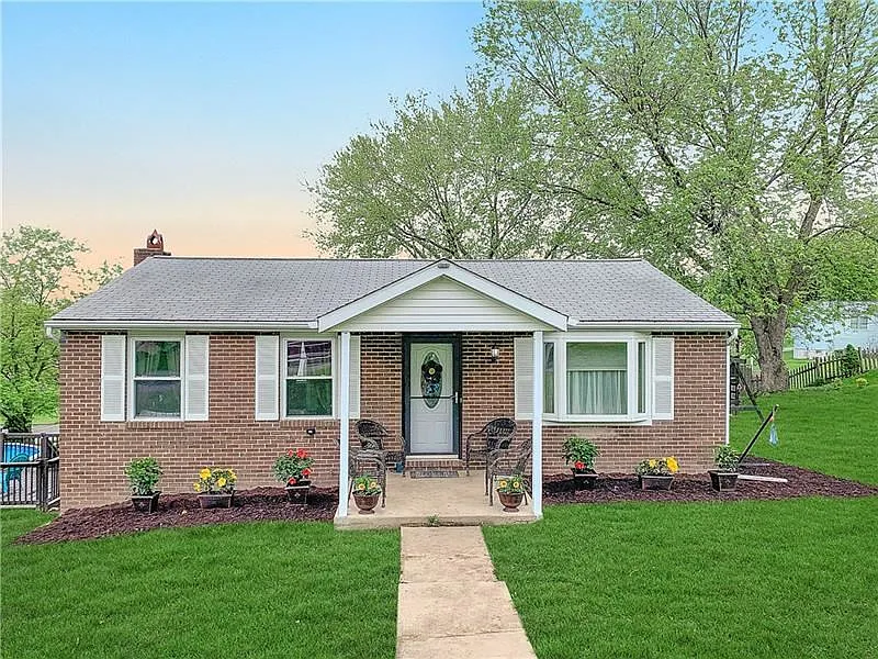 143 Willow Dr photo 1